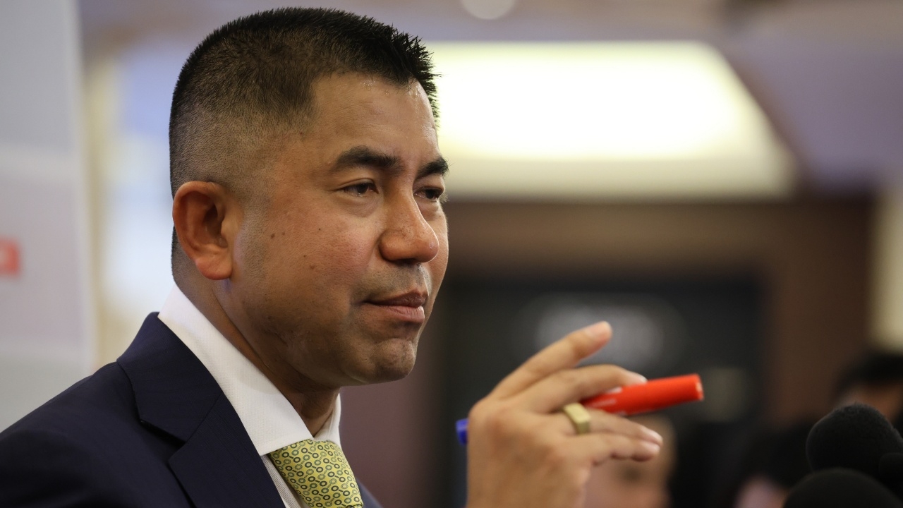 บิ๊กโจ๊ก-ภรรยา ซุ่มพบตำรวจ ปฏิเสธข้อหาฟอกเงิน ขอยื่นคำให้การใน 30 วัน