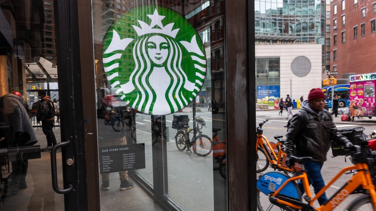 สตาร์บัคส์ปรับนโยบายใหม่ "ไม่ซื้อกาแฟ ห้ามนั่งในร้าน"