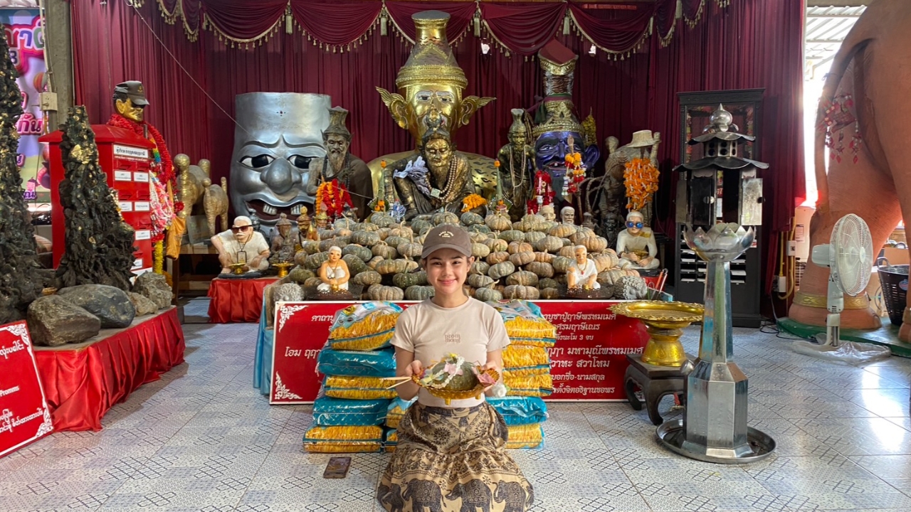 "นางเอกลิเกดัง" กราบขอพรปู่ฤาษีพรหมเมศ ด้านคอหวยส่องเลขเด็ดงวด 17/1/68