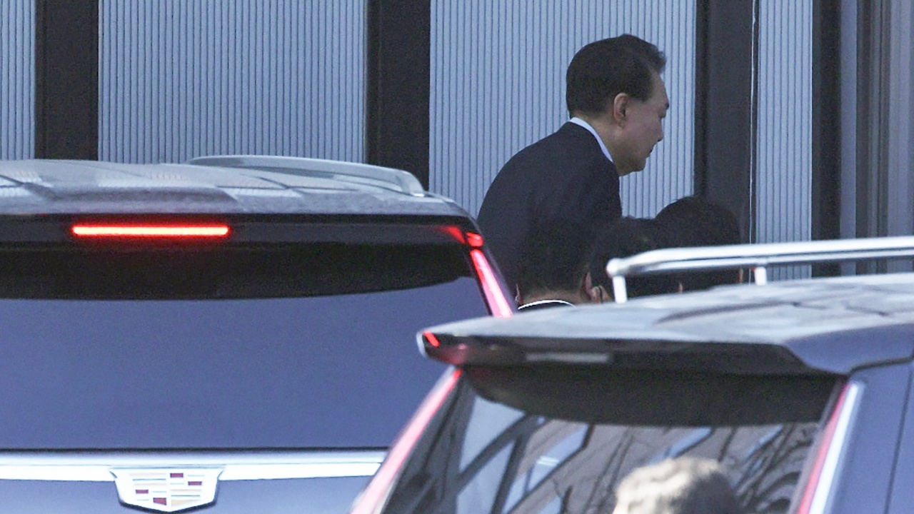 เกาหลีใต้ควบคุมตัว ปธน.ยุนซอกยอล หลังยืดเยื้อหลายสัปดาห์