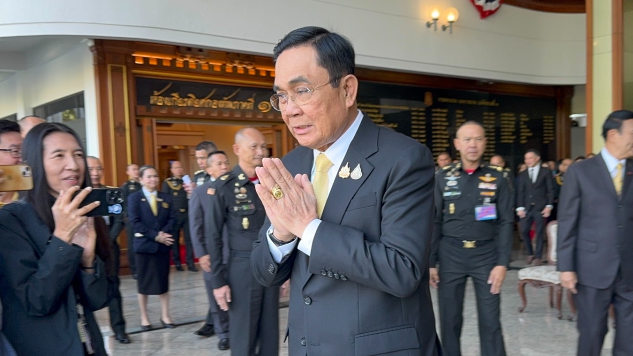 ชื่นมื่น “บิ๊กตู่” คืนถิ่นทัพภาค 1 ร่วมงานสถาปนา 115 ปี สวัสดีปีใหม่ทักทายสื่อ