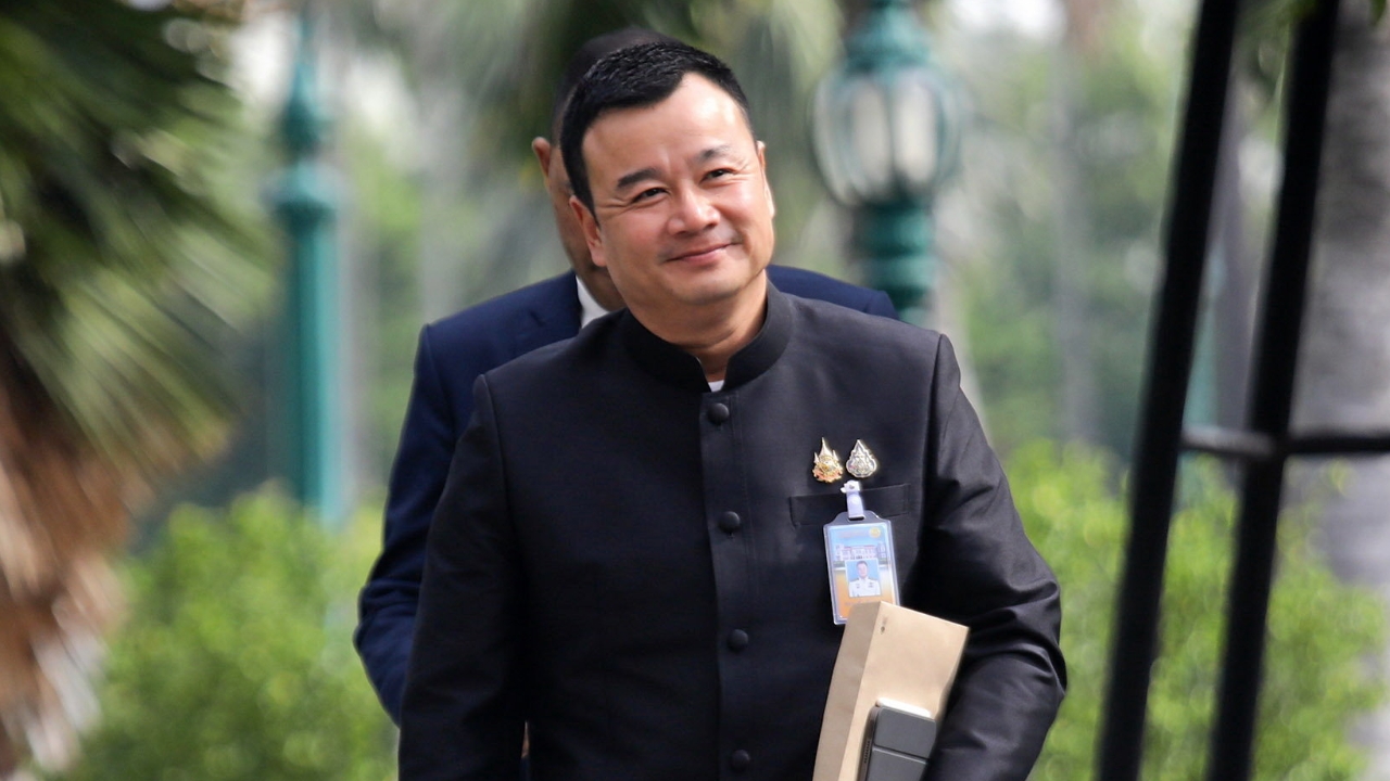 พรรคเพื่อไทย จ่อปรับแผนหาเสียง หลัง กกต. ยื่นโนติส ปม “ทักษิณ”