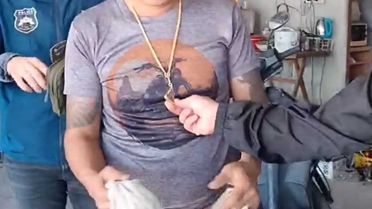 หลักฐานคาคอ รวบสองผัวเมีย ขโมยพระเครื่องมาโพสต์ขาย รวมมูลค่ากว่า 1 ล้าน