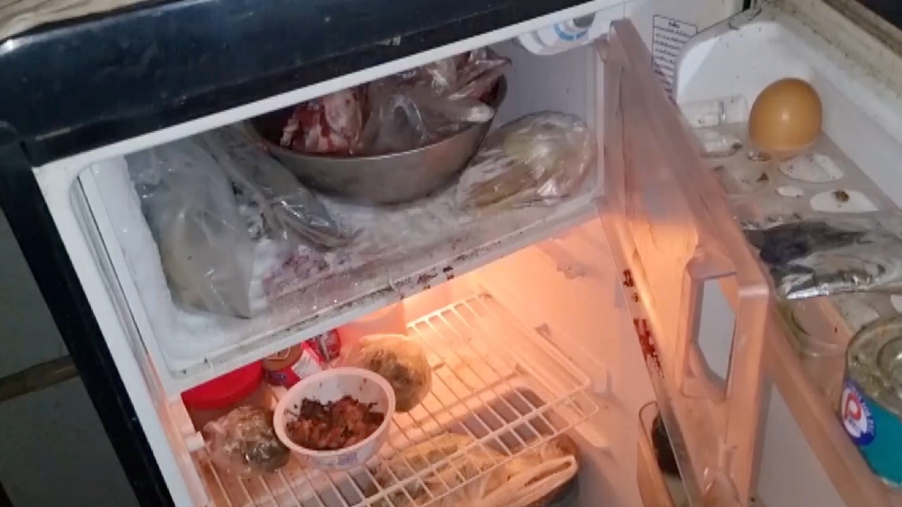 ตาวัย 73 ปี กินลาบดิบใส่เลือดหมูสดๆ ตกดึกอาเจียนถ่ายเป็นเลือด ญาติหามส่ง รพ.