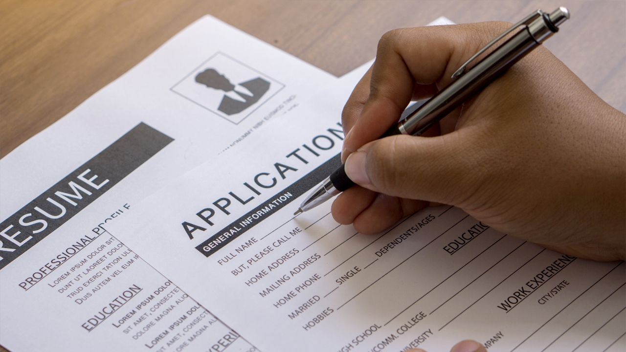 เรียนจบใหม่ ยังไม่มีประสบการณ์ทำงาน ระบุบุคคลอ้างอิงอย่างไรดี?