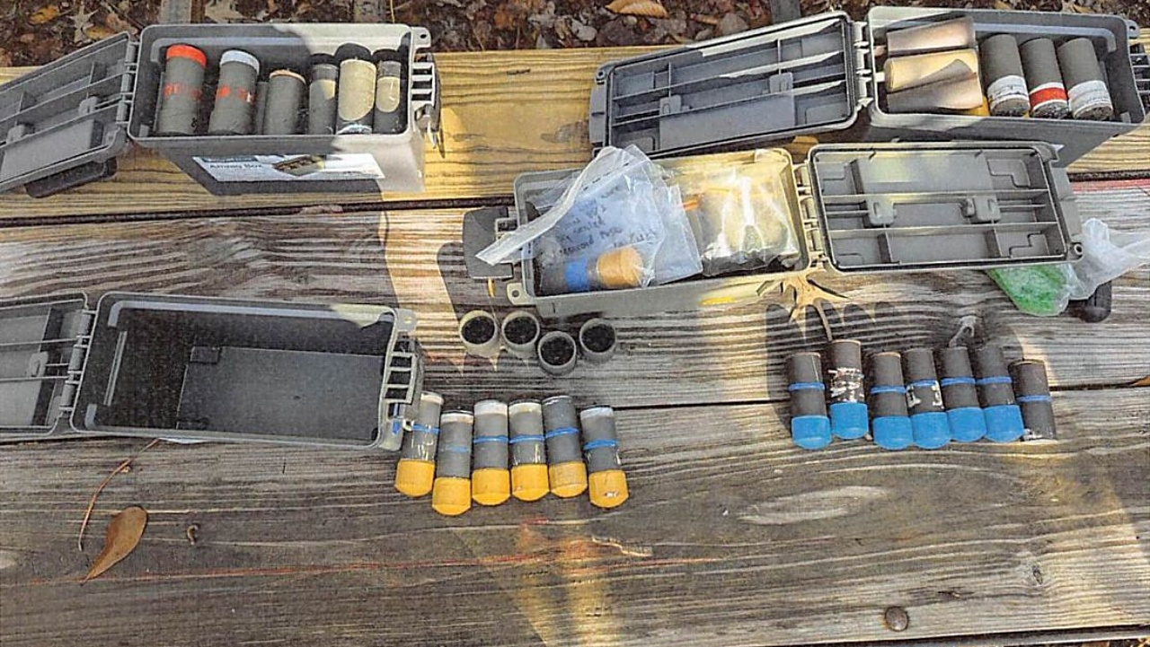 เอฟบีไอยึดระเบิดทำมือ 150 ลูก มากที่สุดเท่าที่เคยยึดได้ ในฟาร์มรัฐเวอร์จิเนีย