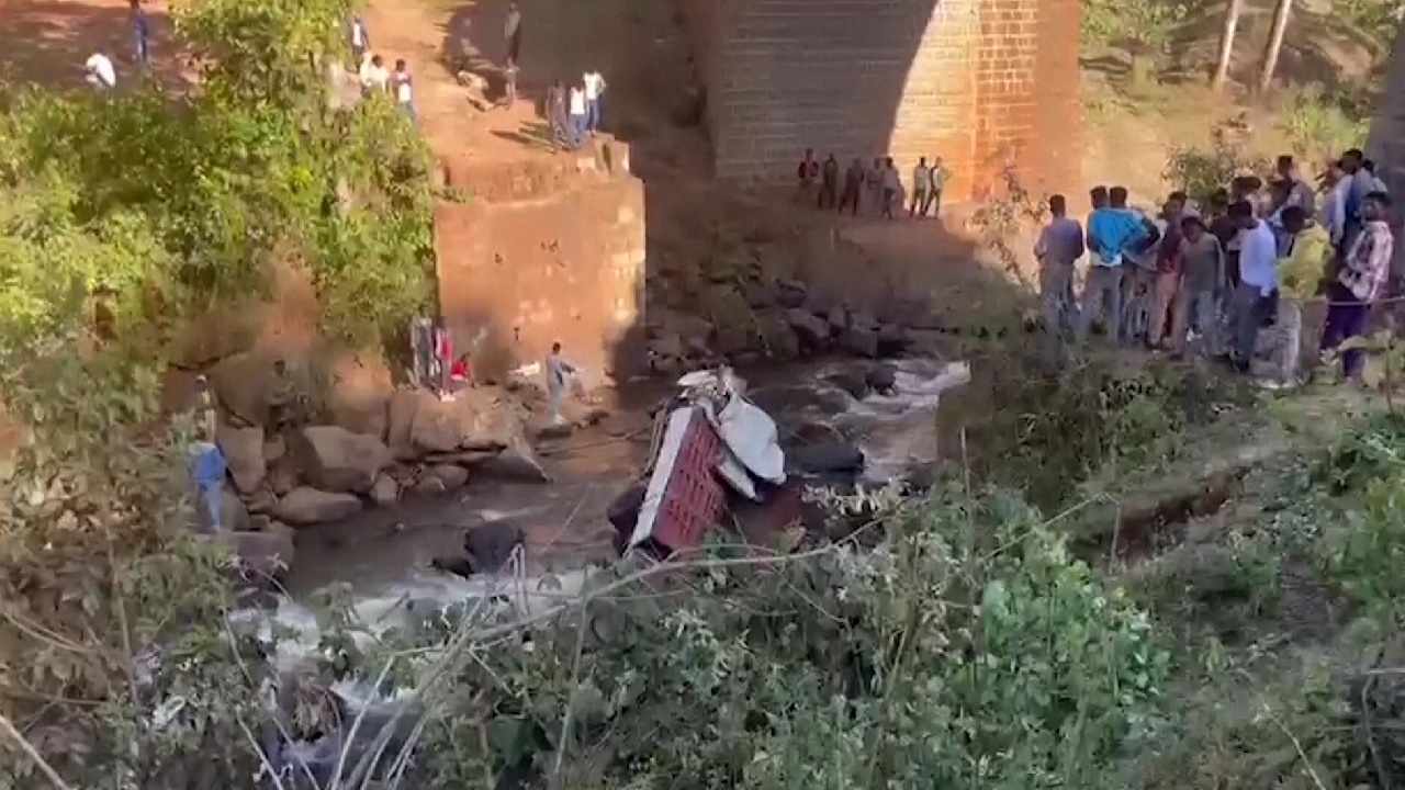 สลดท้ายปี รถบรรทุกแขกงานแต่งในเอธิโอเปีย ตกสะพานสูง ดับ 71 ศพ