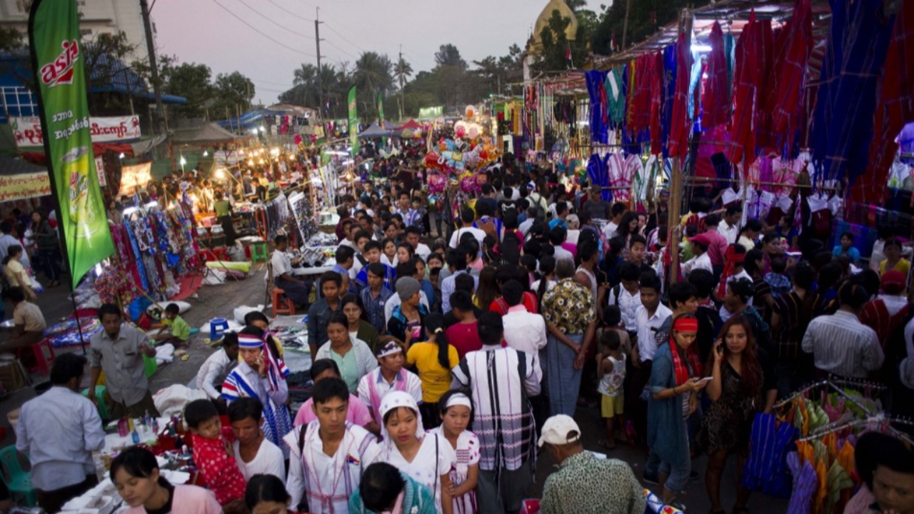 ชนชาติพันธุ์กะเหรี่ยงในเมียนมาจัดพิธีฉลองปีใหม่ก่อนใคร 