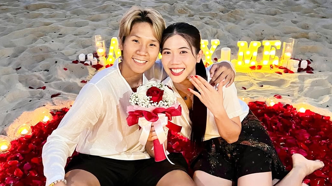 แทบกรี๊ด!! จูเนียร์เซอร์ไพร์สขอ “เทนนิส พาณิภัค” แต่งงานในวันคริสมาสต์