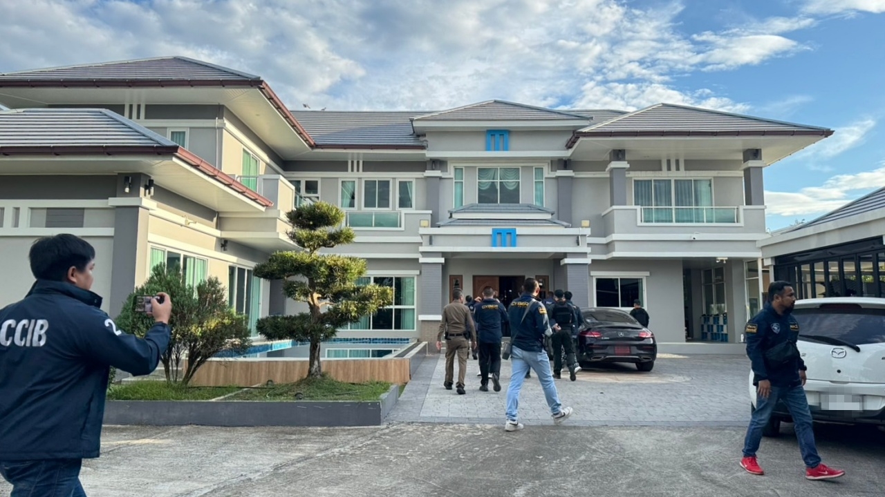 ส่องบ้านหลังใหญ่ "เอ็ม เอกชาติ" ถ่ายคู่รถหรู แต่ละคัน ราคาไม่ธรรมดา 