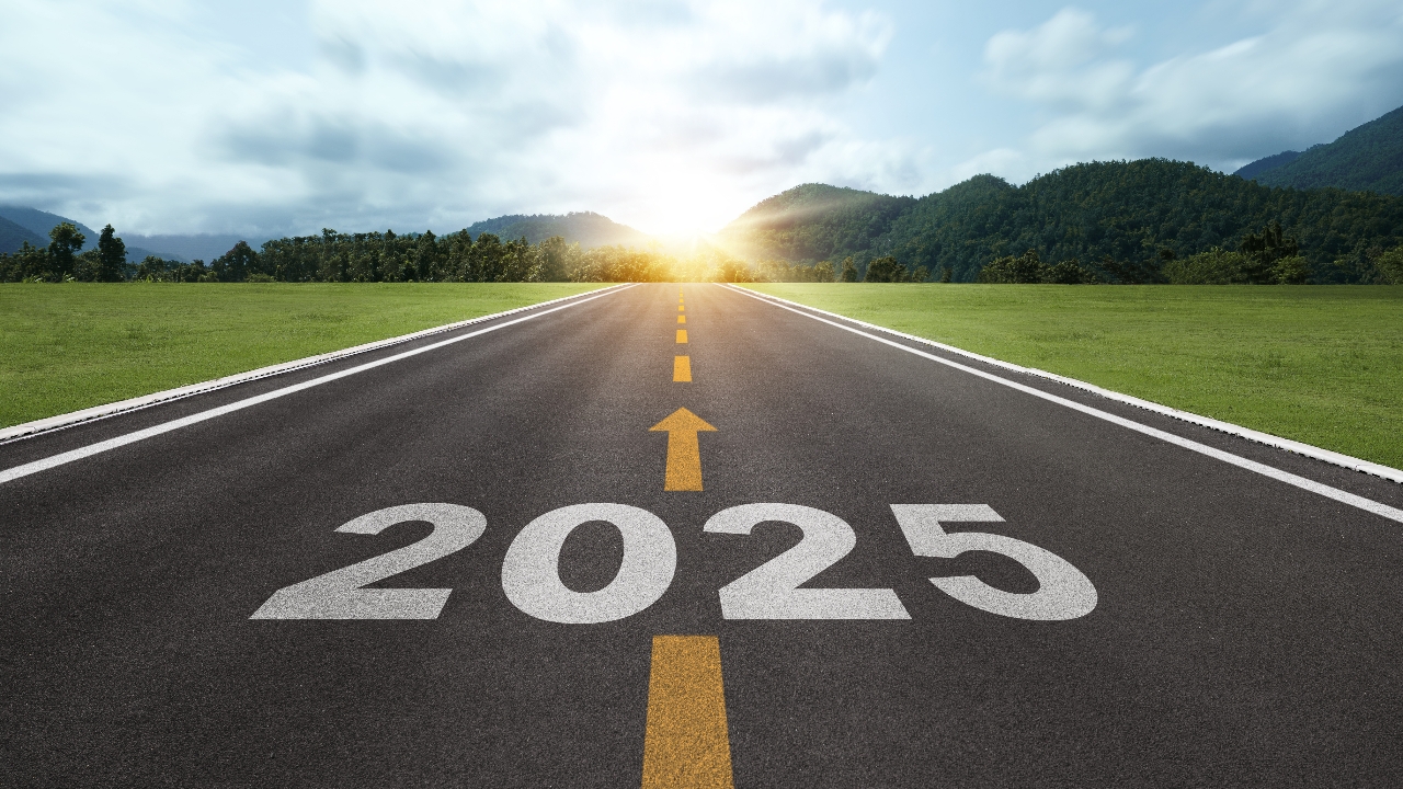 ความสุข ความหวัง และความท้าทาย คนดังคาดหวังปี 2568 อย่างไร