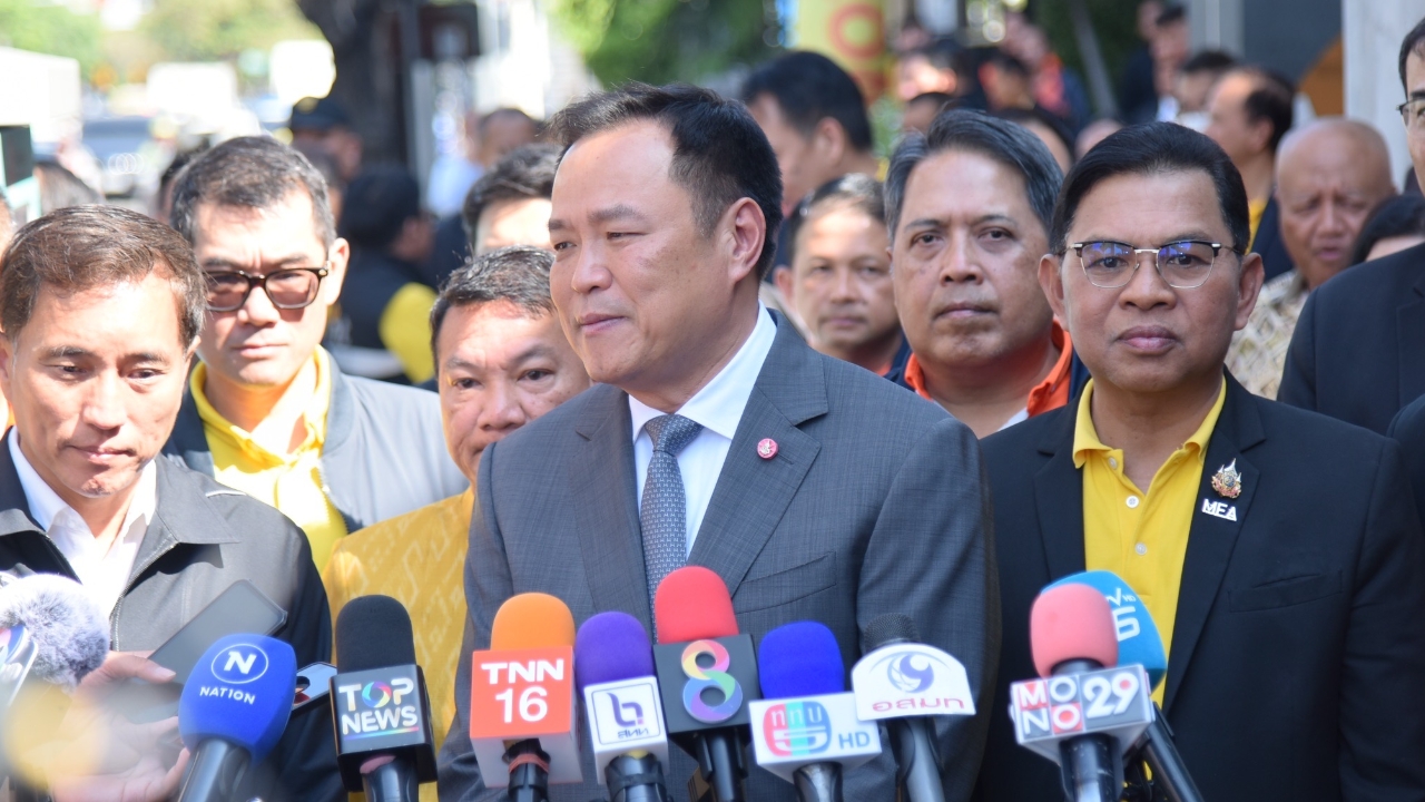 “อนุทิน” ปัดออกรอบเคลียร์ “ทักษิณ” - โผผู้ว่าฯ เข้า ครม. วันนี้