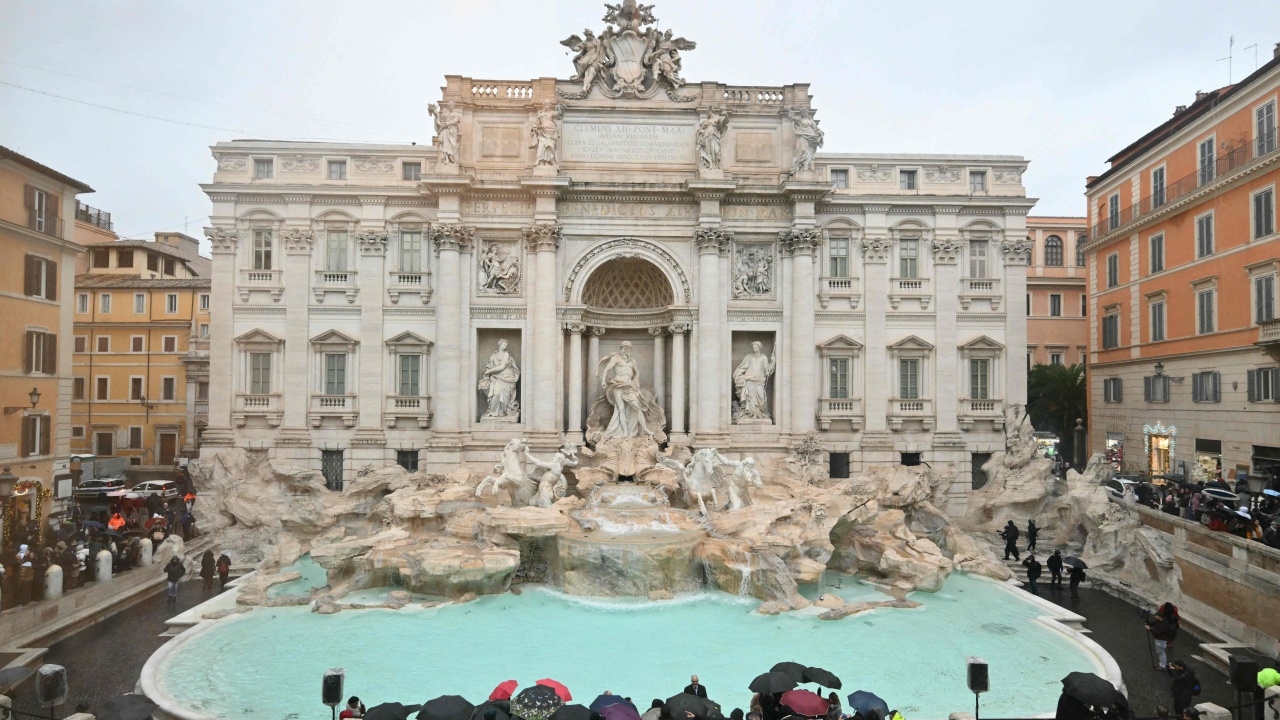 นักท่องเที่ยวเฮ น้ำพุเทรวีเปิดแล้ว หลังปิดซ่อมหลายเดือน 