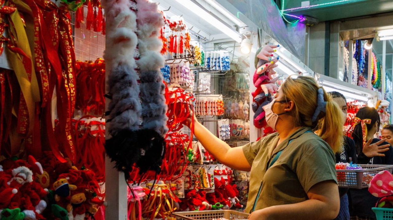 คนใช้เงินออมฉลองปีใหม่เพิ่มเน้นเที่ยวในประเทศ-สังสรรค์ ทำเงินสะพัด 1.09 แสนล้าน