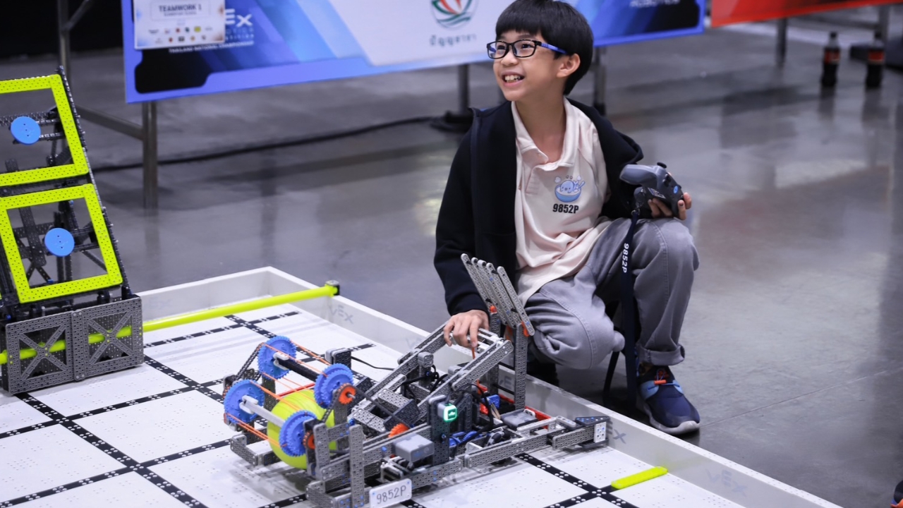 ไทยพร้อมจัด VEX Robotics Thailand ทัวร์นาเมนต์แข่งขันหุ่นยนต์ใหญ่ที่สุดในโลก
