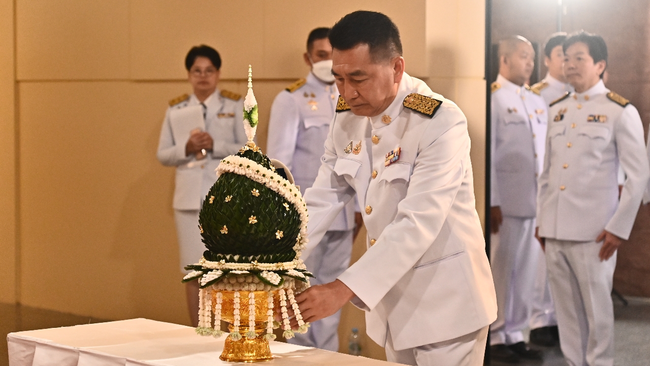 พรรคการเมือง แห่ร่วมวางพานพุ่ม น้อมรำลึกในพระมหากรุณาธิคุณ ร.7 เนื่องในวันรัฐธรรมนูญ