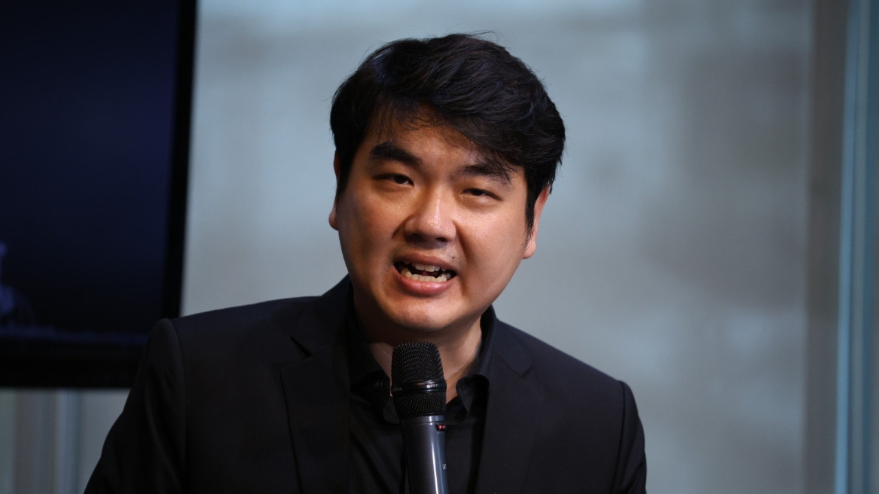 “ปิยบุตร” อัดนักการเมืองดาหน้าต้านร่างจัดระเบียบ กห. แค่ต้องการให้ตัวเองอยู่ในอำนาจต่อ