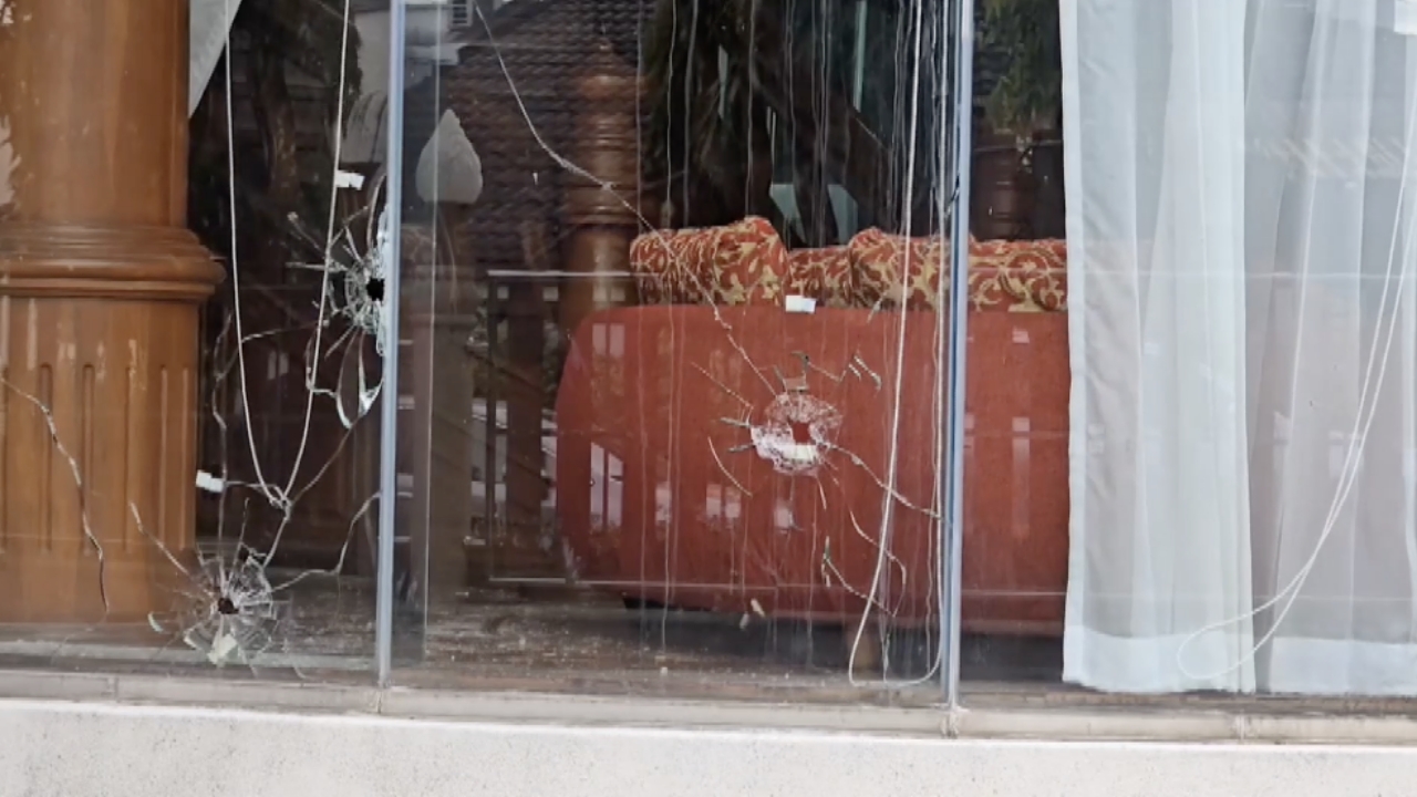 ชุดสืบลงพื้นที่ เก็บหลักฐาน-ตรวจสอบจุดเกิดเหตุ "สจ.โต้ง" ถูกยิงเสียชีวิต