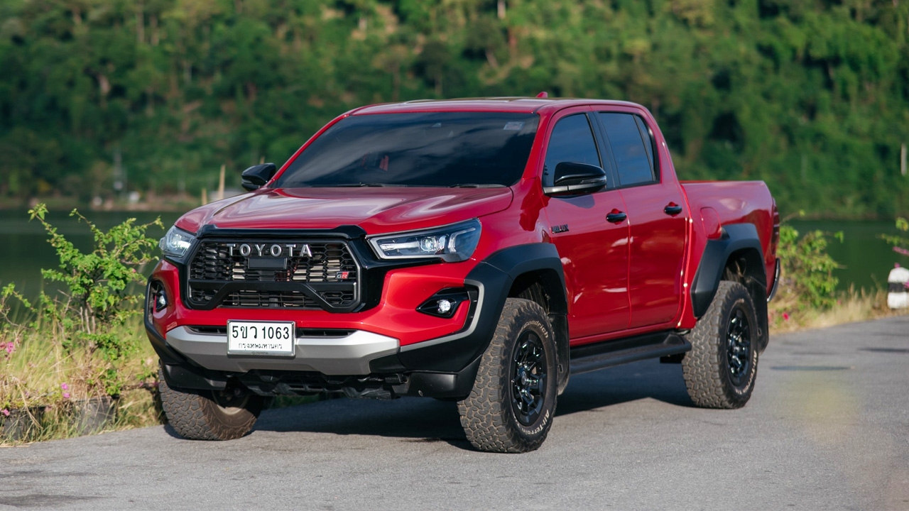 ก่อน Toyota TRAVO 2025 จะมา พาไปขับ Hilux Revo GR Sport ช่วงล่างใหม่ที่ดีกว่าเดิม