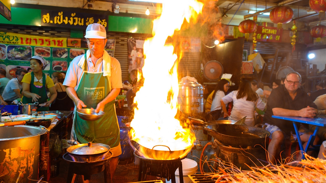 สมรภูมิร้านอาหาร 5.72 แสนล้าน  ปี68 แข่งขันดุ กำลังซื้อหด   “สตรีทฟู้ด” โตสวนกระแส