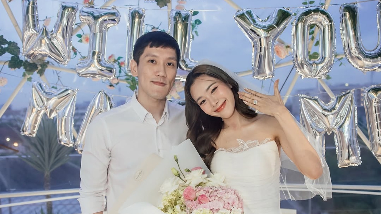 ตูน พิมพ์ปวีณ์ สุดเซอร์ไพรส์ ถูกแฟนหนุ่มคุกเข่าขอแต่งงาน ในวันครบรอบ 13 ปี