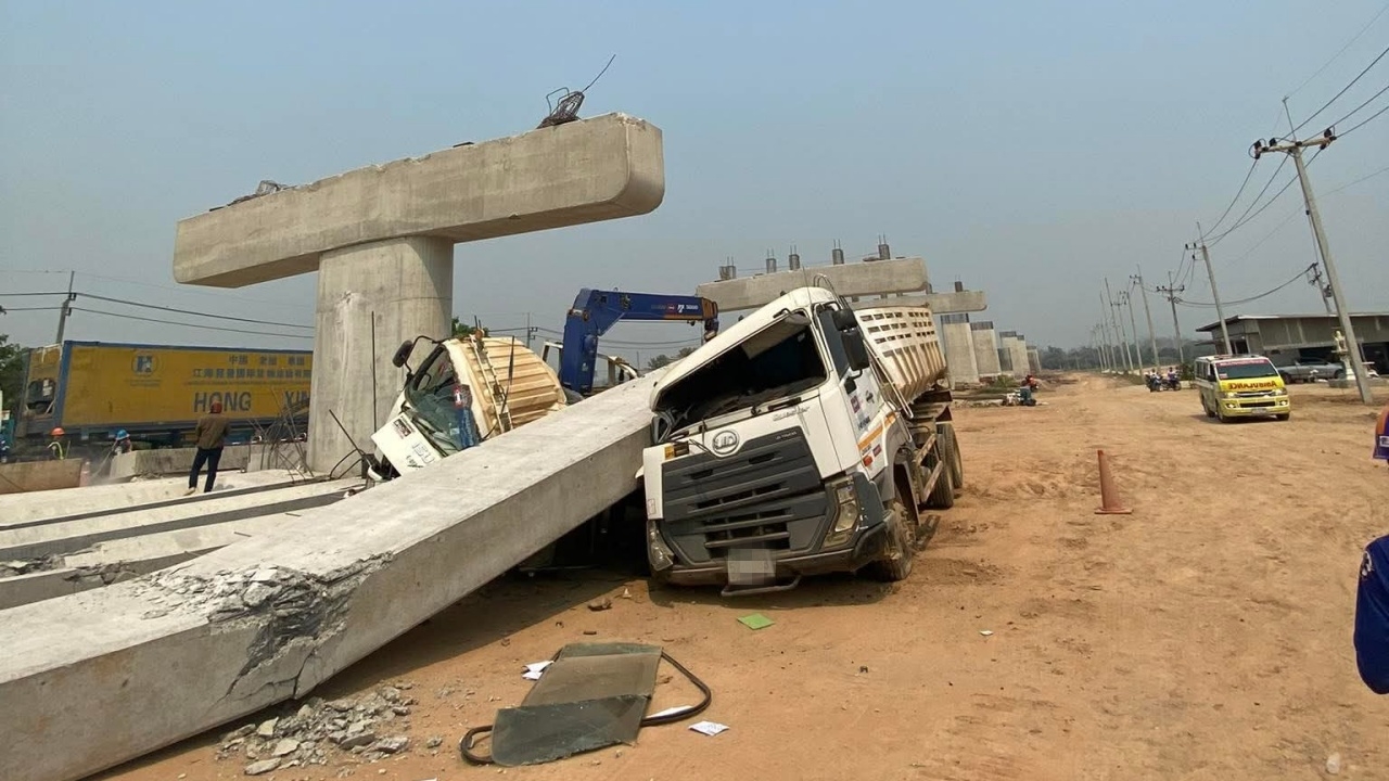 แผ่นดินไหว ทำคานสะพานข้ามทางรถไฟรางคู่ ร่วงทับรถพัง 7 คัน