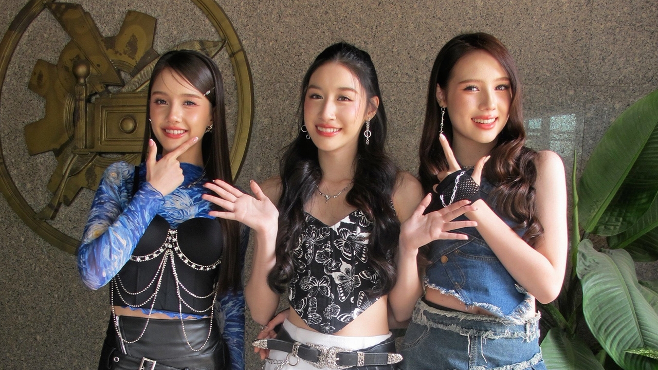 3 สาว "ลิซ่า-แคนดี้-นีญ่า" วง Blyss ฝันอยากขึ้นเวทีระดับโลก สนุกกับงาน เชื่อรักดีๆ จะมาหาเอง