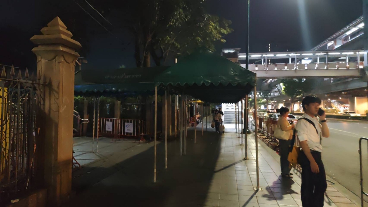 กทม. เปิดศูนย์พักพิงชั่วคราว 11 แห่ง รองรับคนที่ได้รับผลกระทบจากแผ่นดินไหว