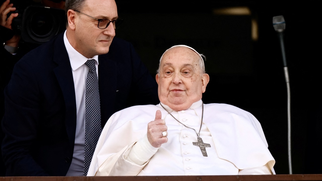 แพทย์เผย โป๊ปฟรานซิสเคยอาการวิกฤต จนหมอเกือบตัดสินใจหยุดรักษา