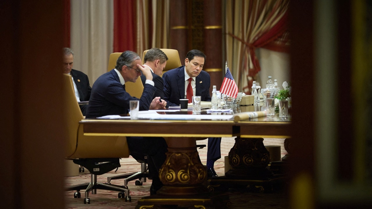 ข้อมูลอะไรรั่วบ้าง? กรณี จนท.ทรัมป์ดึงนักข่าวเข้ากลุ่มแชตลับทางทหาร