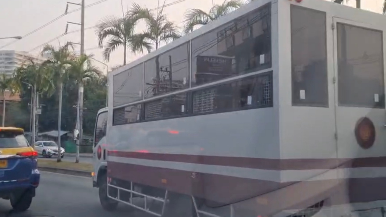 ส่งเข้าเรือนจำพิเศษพัทยา นายดาบ ตม. หลังนายตำรวจเปลี่ยนใจ ไม่ยื่นประกันตัว