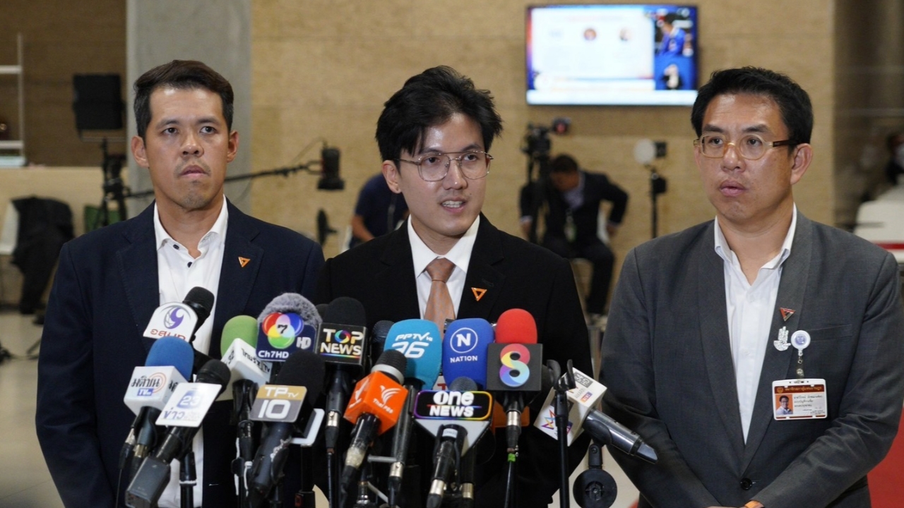 สส.ประชาชน อัด “พิเชษฐ์” ไม่กล้าหาญ หลังสั่ง “ชยพล” ยุติอภิปรายขณะแฉ IO กองทัพ