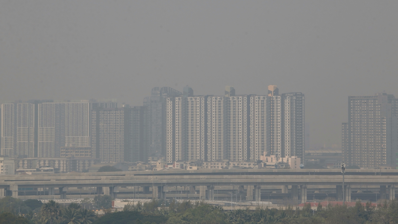 ฝุ่น PM 2.5 เกินมาตรฐานหลายจังหวัด กทม. มีแนวโน้มลดลงแต่ยังส้ม 69 พื้นที่