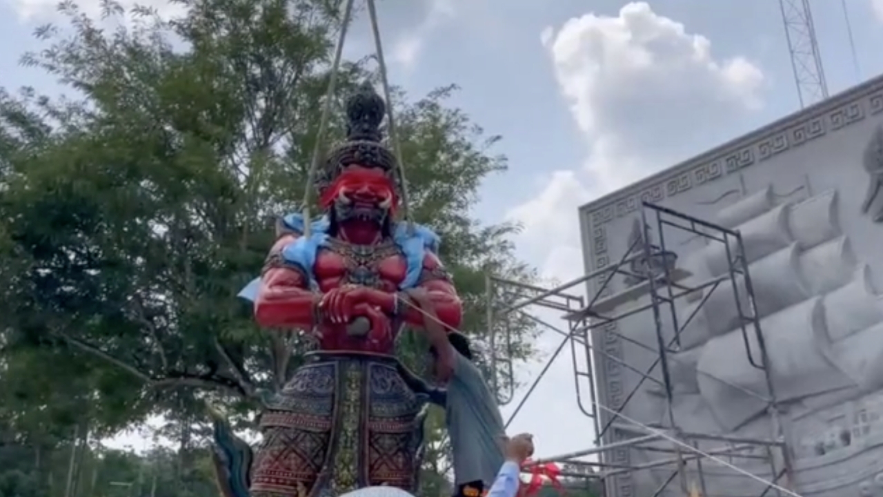 ชาวบ้านฮือฮา เกิดอาทิตย์ทรงกลด พิธีอัญเชิญ "องค์ปู่เวสสุวรรณพันล้าน–พญาปุริสาท"