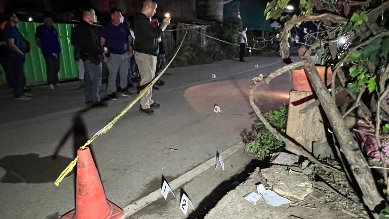 อดีตตำรวจด่ากราด คิดว่าไก่โดนวางยา ไล่ยิงชาวบ้านหนีกระเจิง บาดเจ็บ 3 ราย