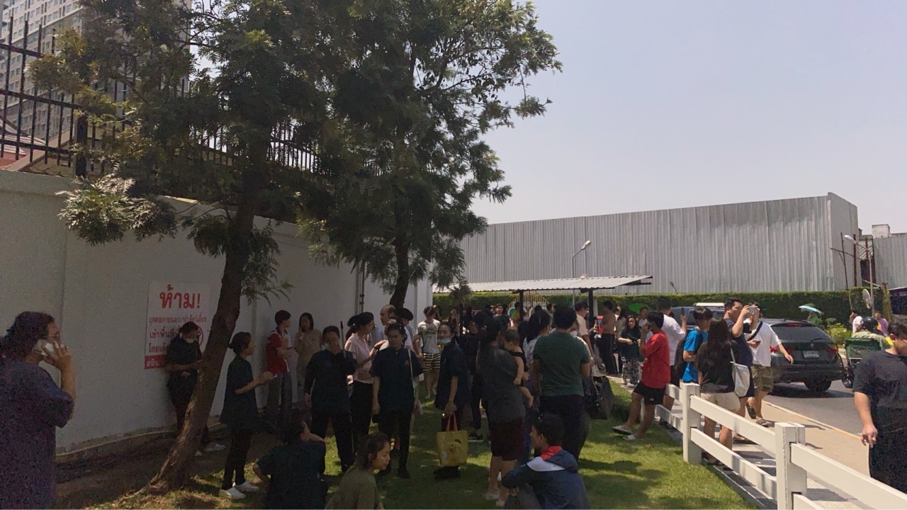 แฮชแท็ก #แผ่นดินไหว พุ่งติดเทรนด์อันดับ 1 หลังเกิดแรงสั่นไหวทั่ว กทม.