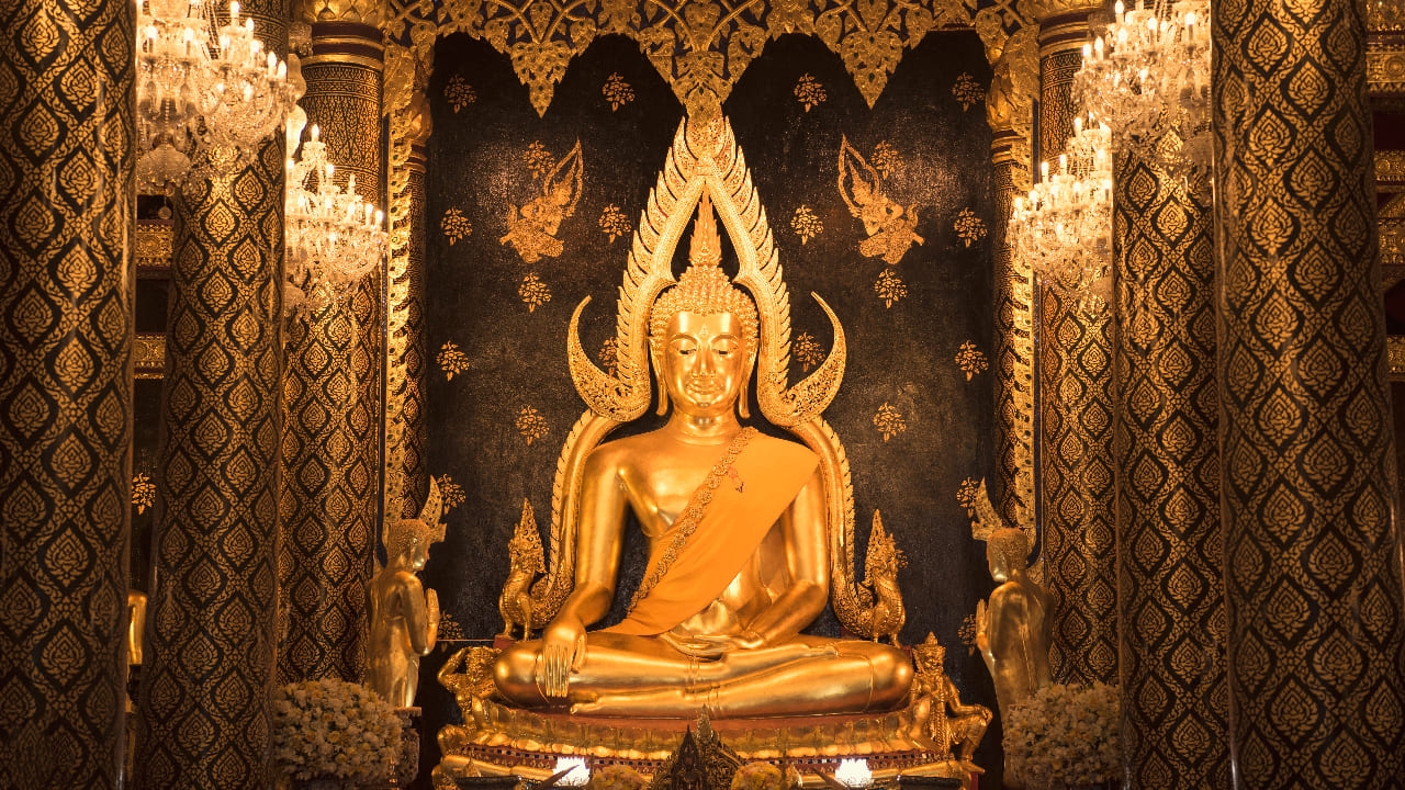 วันพระเดือนเมษายน 2568 ตรงกับวันไหน ทำบุญ เสริมดวง รับปีใหม่ไทย