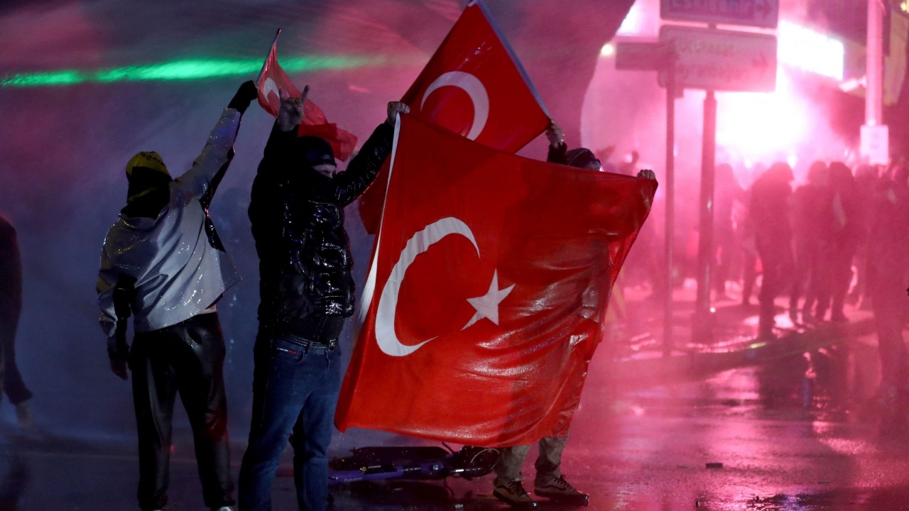 ตุรกีประท้วงเดือด หลังนายกเล็กอิสตันบูล คู่แข่ง ปธน.แอร์โดอัน ถูกคุมขัง