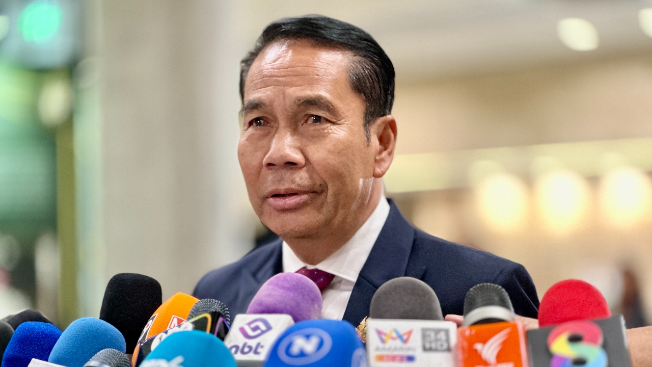 “สุทิน” เย้ยซักฟอกครึ่งวันมีแต่นามธรรม ป้องนายกฯ ตอบแบบเล่นมุกให้สภาฯ ผ่อนคลาย