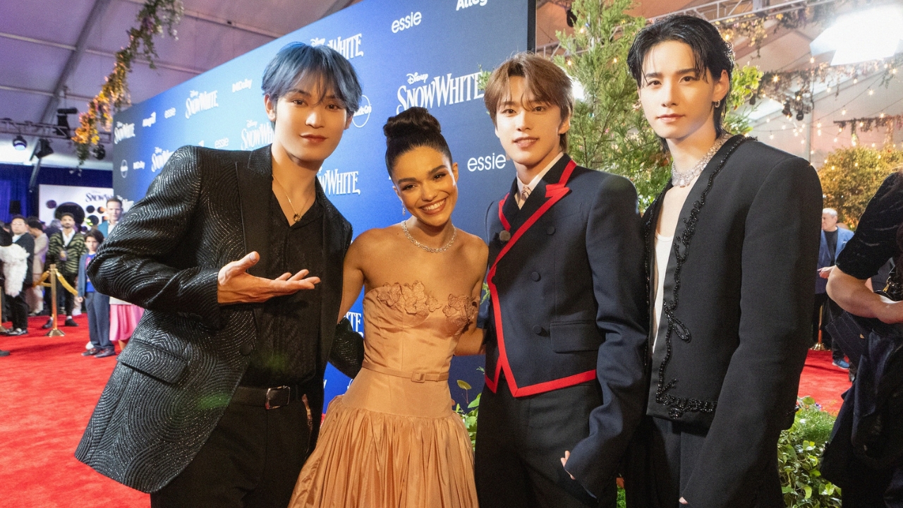 โคโนะ จุนกิ วง JO1  เหมือนฝัน! กระทบไหล่ เรเชล เซเกลอร์ รอบพรีเมียร์ Snow White 