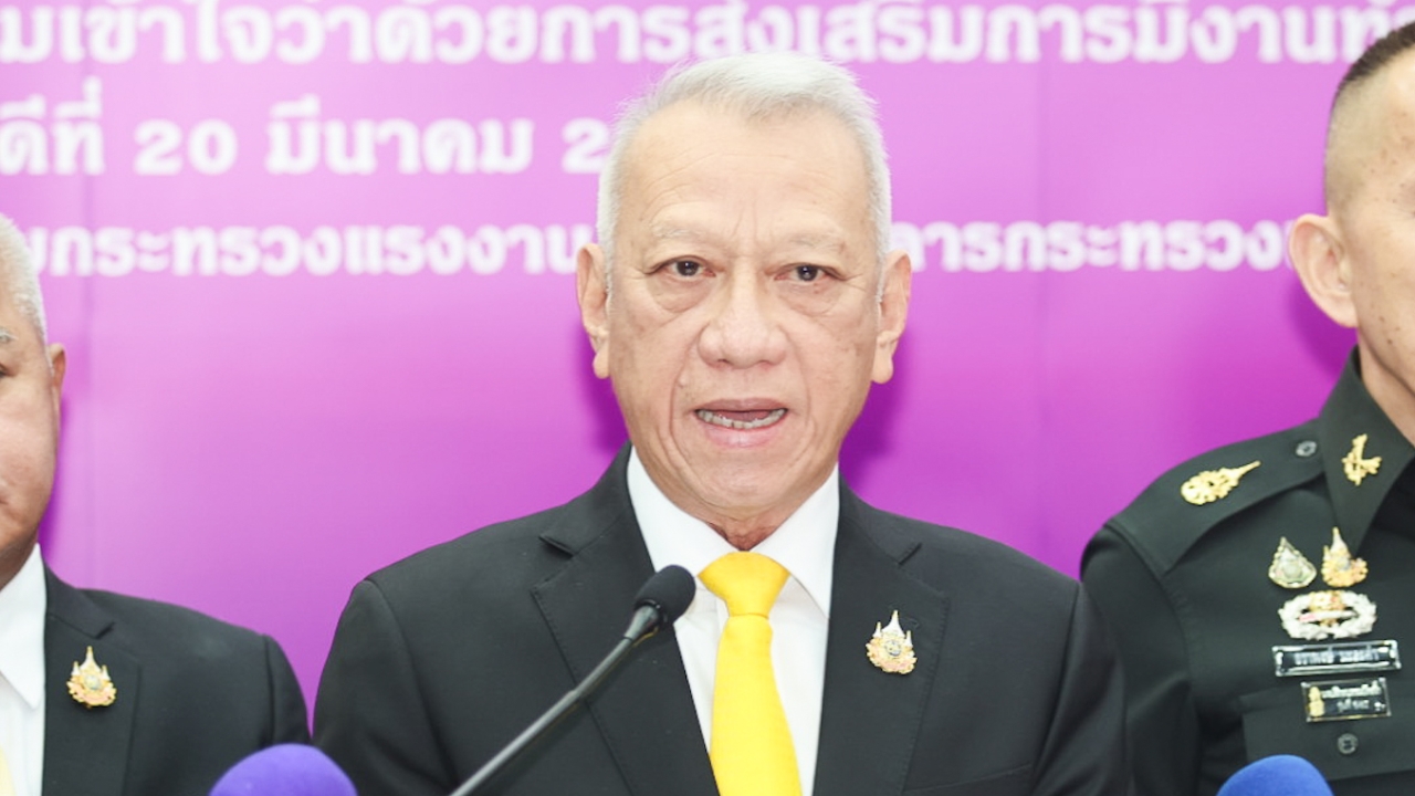 “พิพัฒน์” ปัดเป็นรัฐมนตรี “พ.” รับจำนำสร้อยมรกต 26 ล้าน ถ้าทำถูกเมียเฆี่ยนแน่