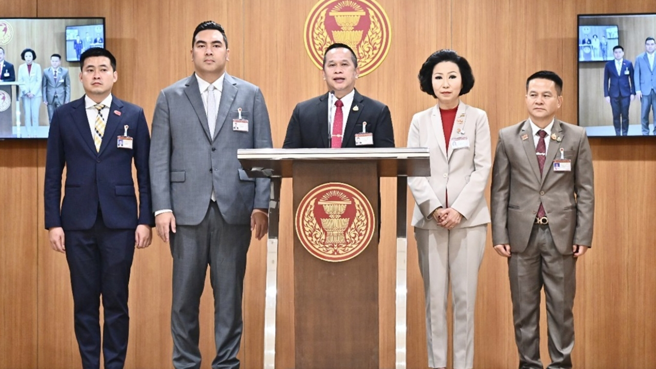 เพื่อไทย ตั้ง 18 ทีมพิทักษ์นายกฯ อิ๊งค์ ขู่แตะชื่อ “ทักษิณ” ประท้วงแน่