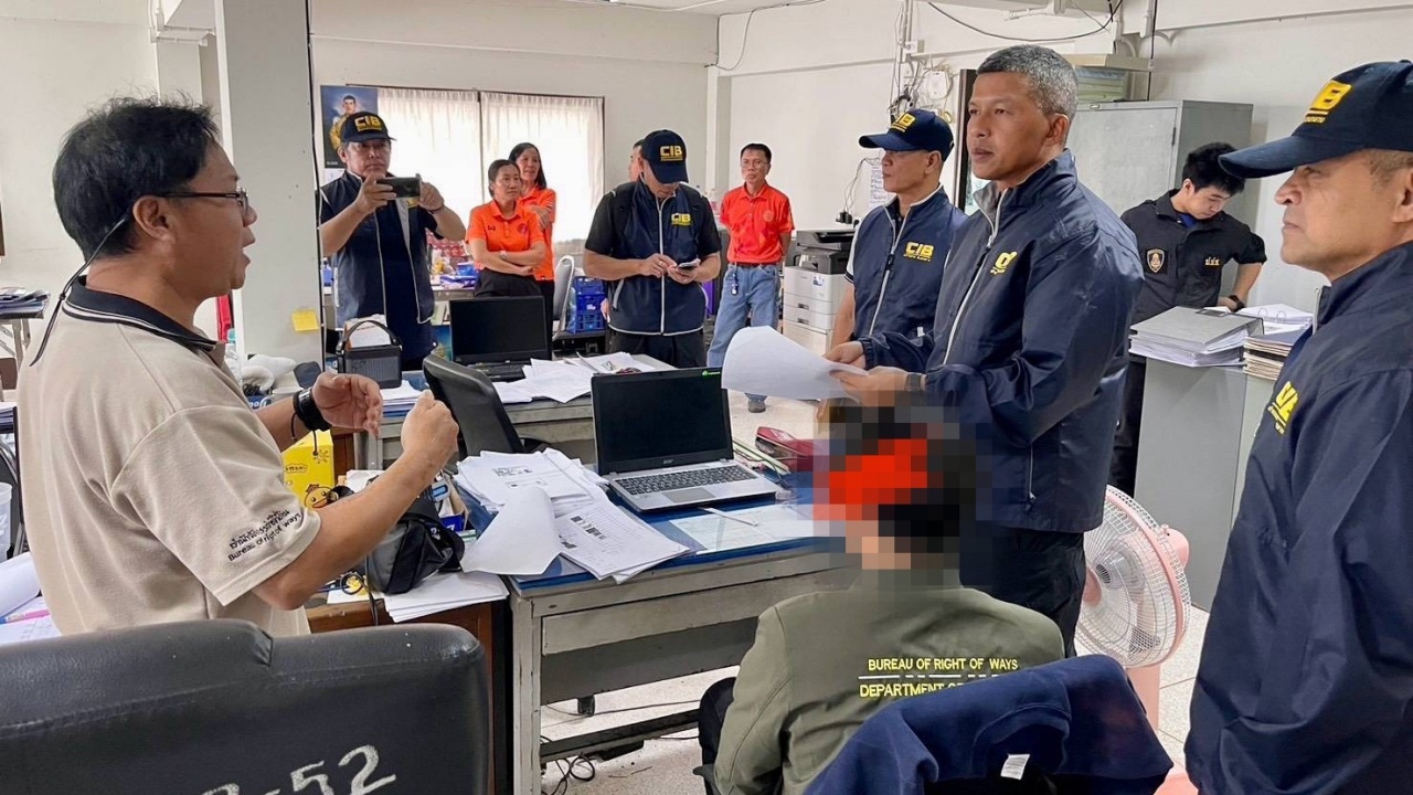 จับ 2 นายช่างโยธา รีดเงินชาวบ้าน 2.5 แสน อ้างวิ่งเต้นเพิ่มราคาเวนคืนที่ดิน