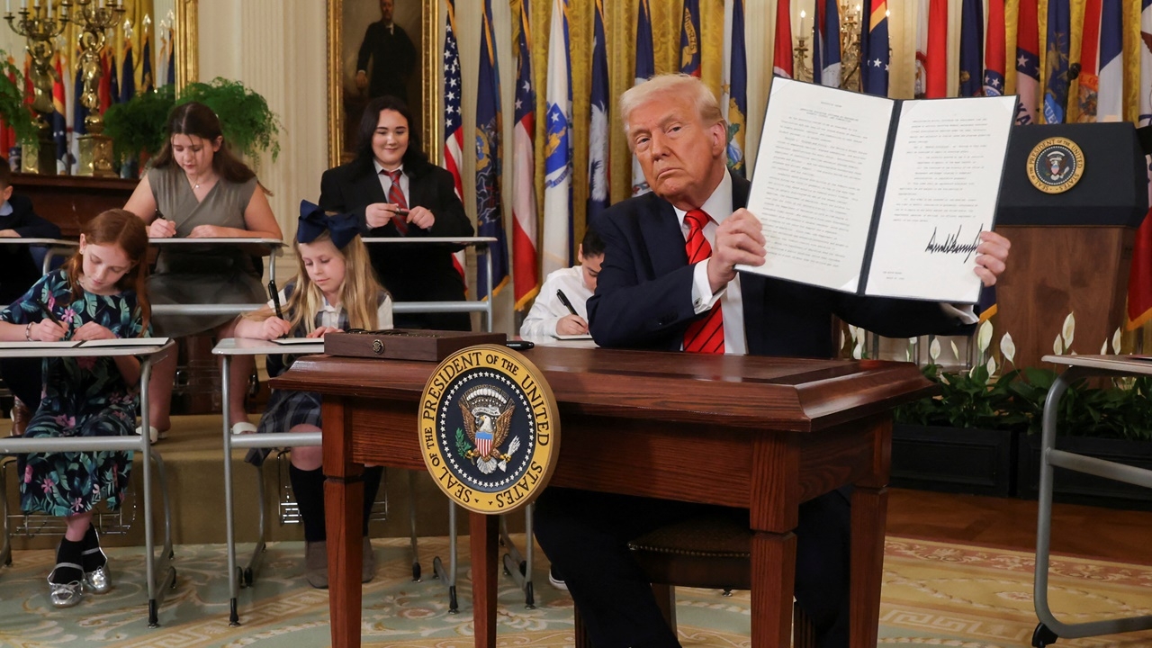 ทรัมป์ลงนามคำสั่งฝ่ายบริหาร เริ่มก้าวแรกเพื่อยุบกระทรวงศึกษาธิการ