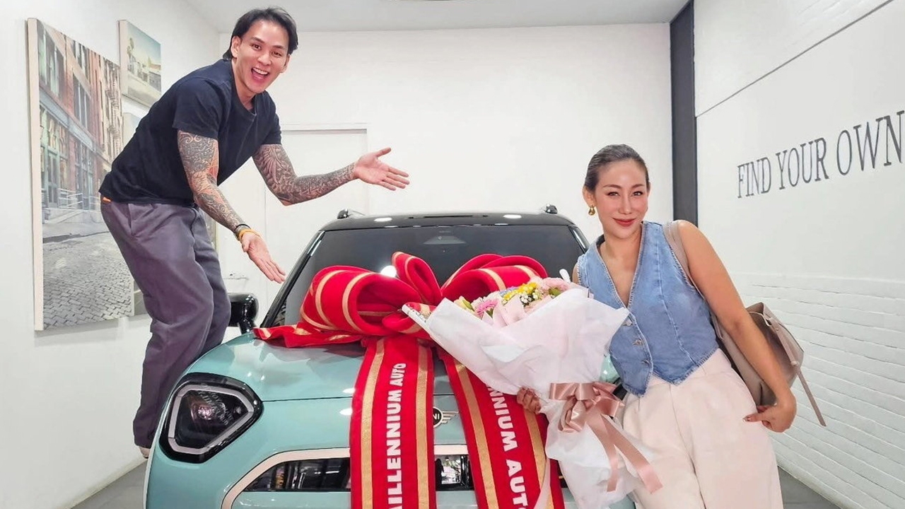 ซูมเลขเด็ด พ่อบ้านสายเปย์ แทค-ภรัณยู ถอยมินิคูเปอร์ป้ายแดง ให้ภรรยาไว้รับส่งลูกชาย