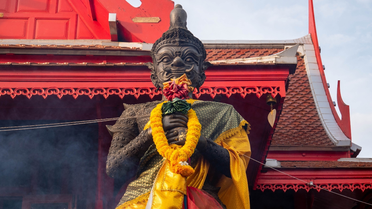 ขอพรท้าวเวสสุวรรณ วัดจุฬามณี เสริมดวงการงาน การเงิน โชคลาภ