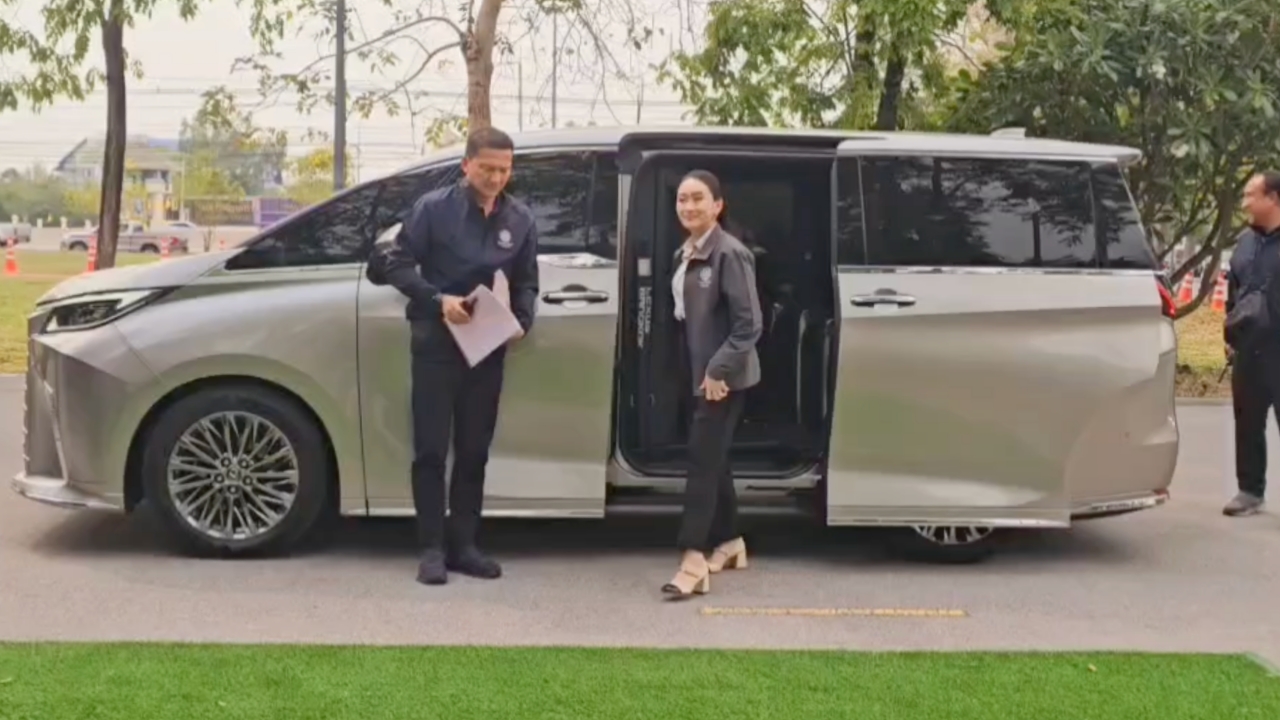 คอหวยส่อง "เลขเด็ด" ทะเบียนรถนายก "อิ๊งค์" ลงพื้นที่ดูงาน จ.นครสวรรค์