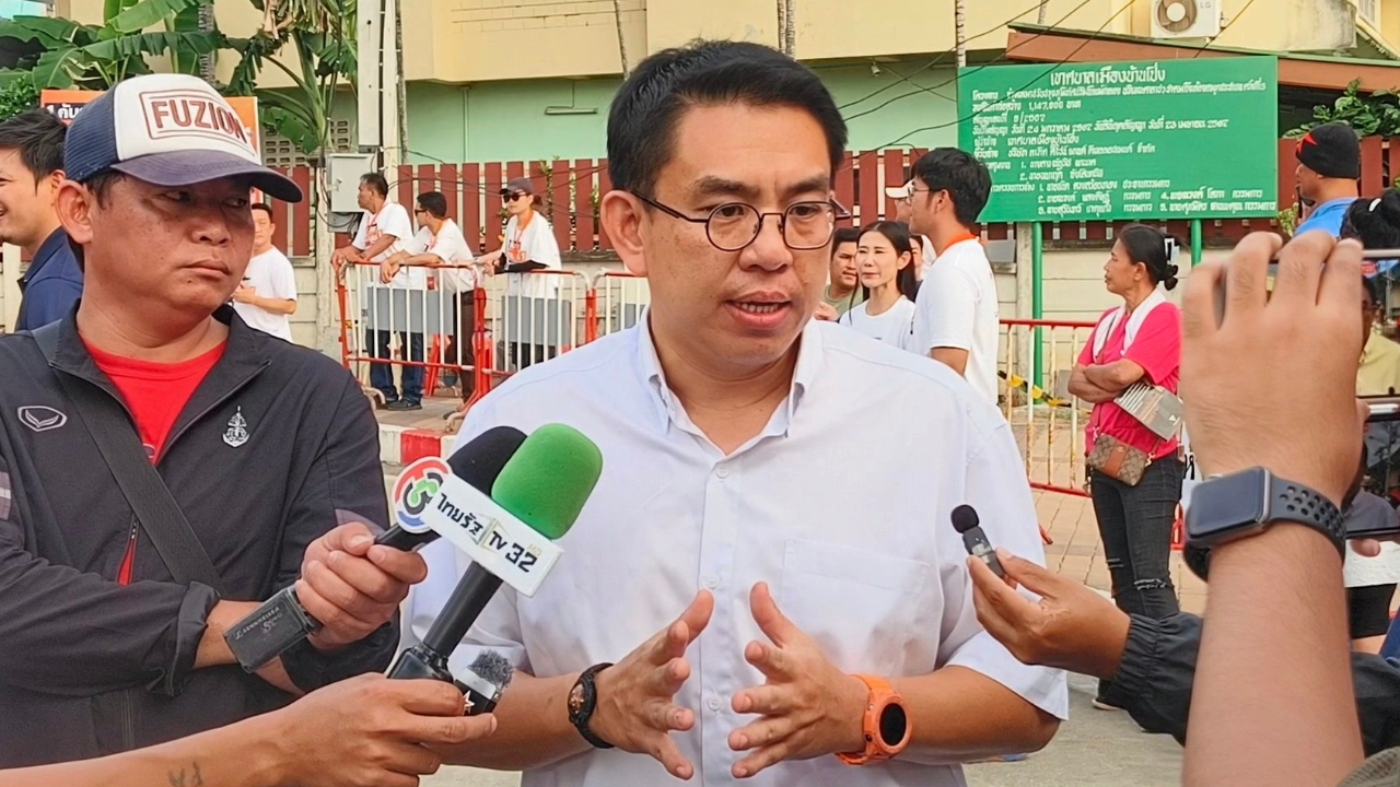 “วิโรจน์” โวข้อมูลซักฟอกนายกฯ พร้อมแล้ว ไม่กังวล พท.ตั้งองครักษ์พิทักษ์ 