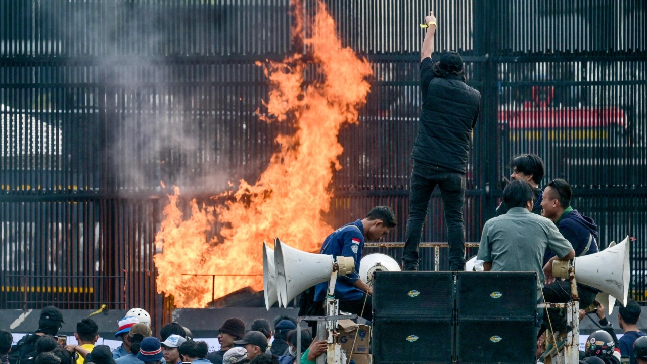 อินโดฯ ประท้วงเดือด รัฐบาลผ่านร่างแก้ไขกฎหมาย เพิ่มบทบาททหารในรัฐบาล