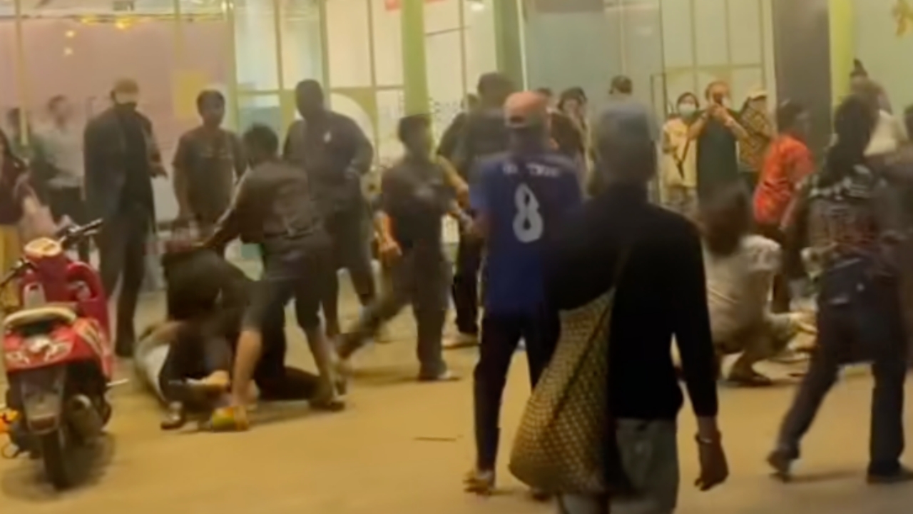 แบรนด์ดัง ยกเลิกเปิดขาย "กระเป๋า" ไม่มีกำหนด หลังเกิดเหตุความรุนแรงไม่คาดคิด